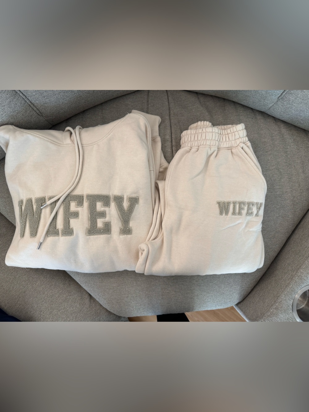 Six Stories Wifey Sweat Set - XL sweatshirt and M jogger sweatpants